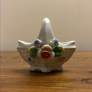 Vintage Made In Japan hand painted raised flower tiny ceramic basket planter